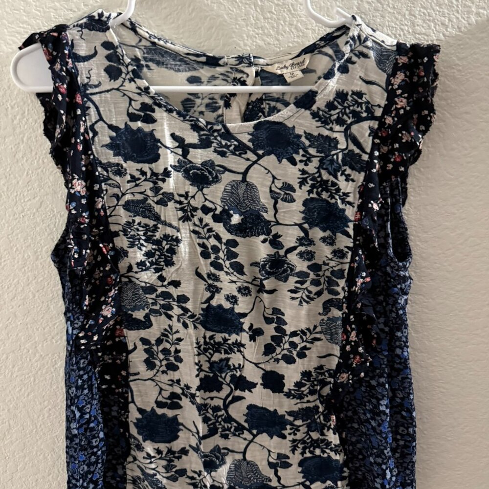 Lucky Brand women shirt white and blue floral size M